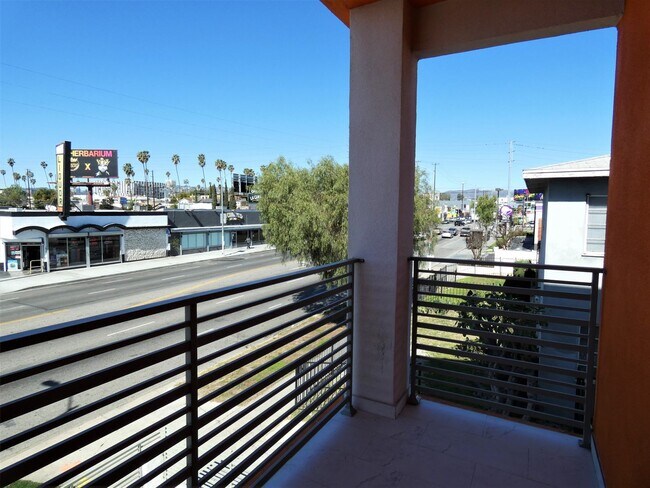 Building Photo - 1628 S La Brea Ave