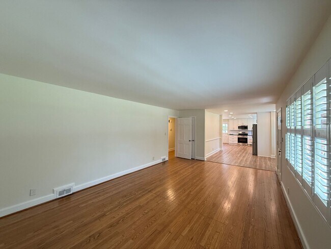 Building Photo - 638 Stratford Rd NW
