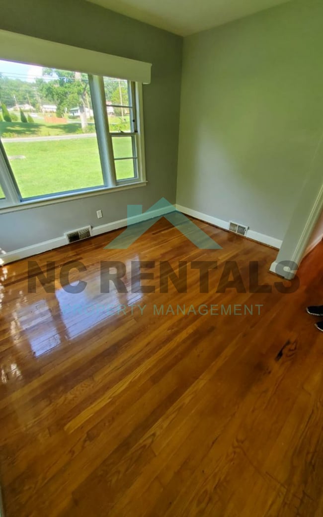 Building Photo - 5002 Cherry St