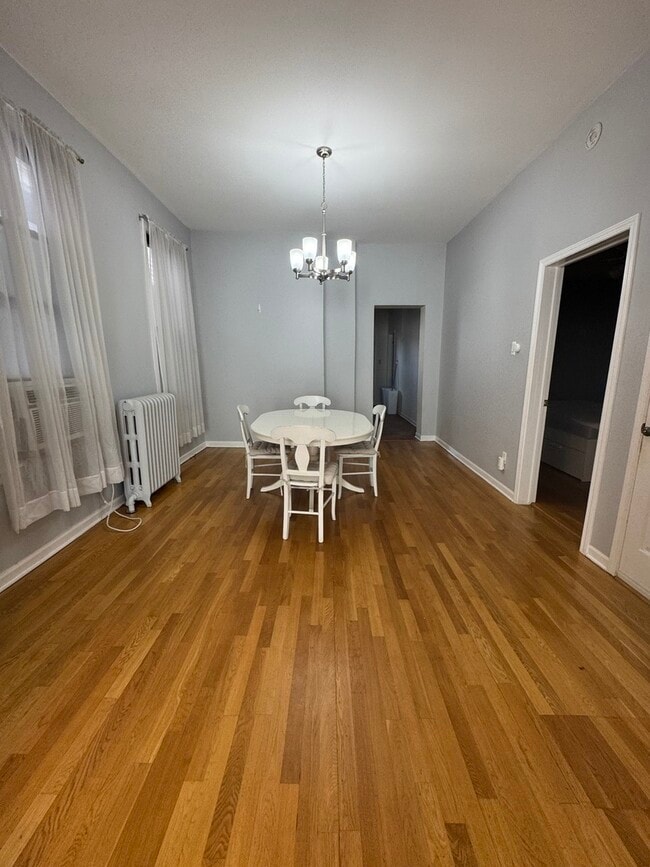 Building Photo - 1006 S Oakley Blvd