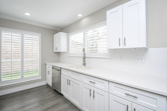 Building Photo - 15807 Los Altos Dr