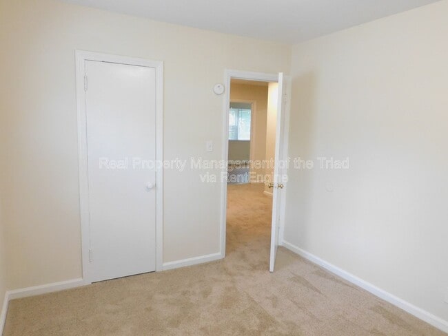 Building Photo - 3407 Derby Pl