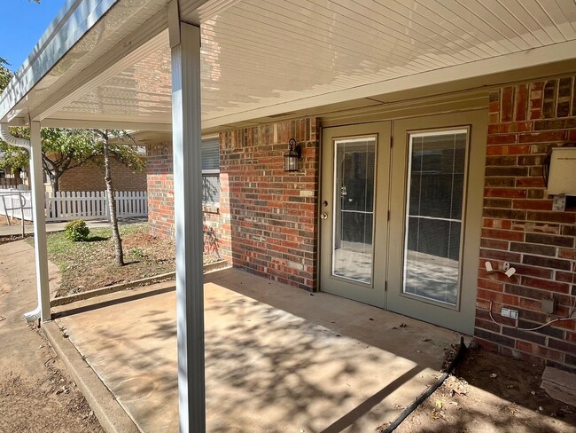 Building Photo - Beautiful 2 Bed 1 Bath Home in Downtown Ed...