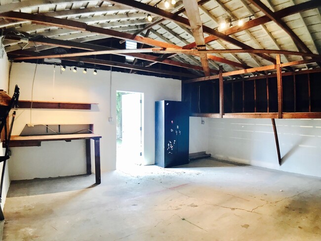 Building Photo - Prime Pocket of Studio City Across from St...