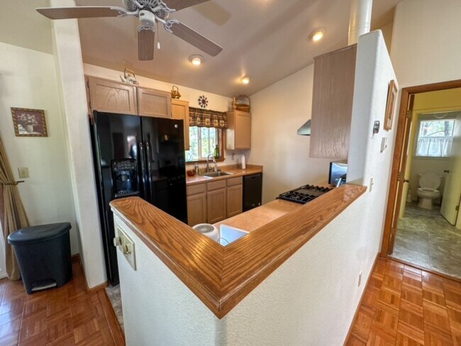 Building Photo - Rental In Munds Park