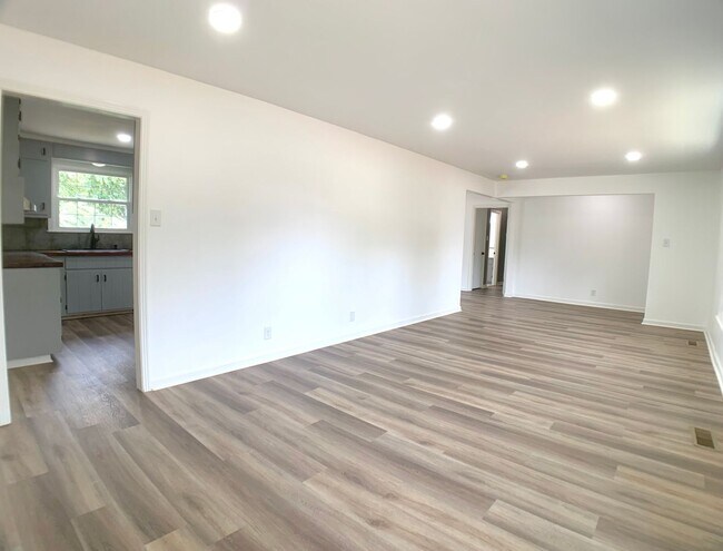Building Photo - 33 Walker Cir