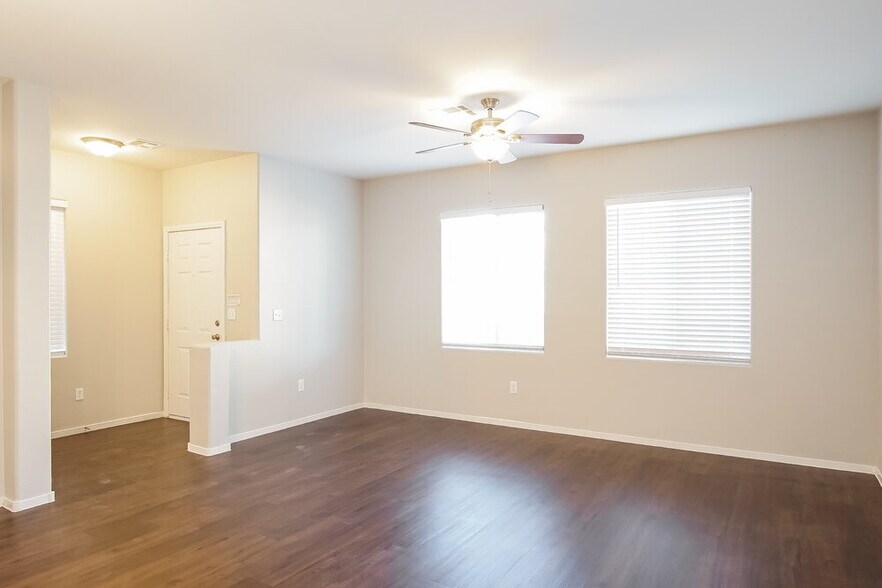 Building Photo - 245 Vertigo Tulip Ct