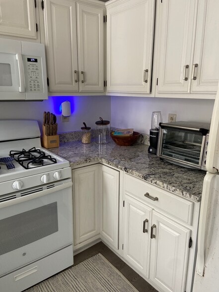 Building Photo - 4 McKendry Ct