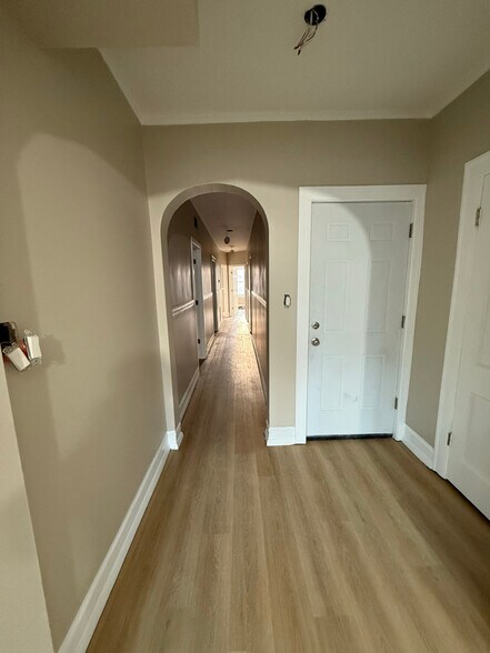 Building Photo - 8010 S Phillips Ave