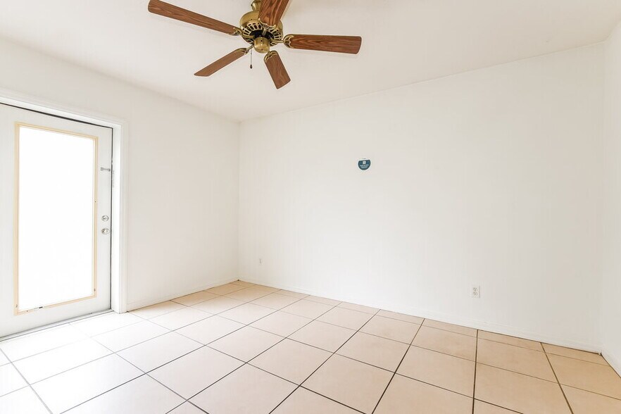 Building Photo - 2728 Regency Oak Ln