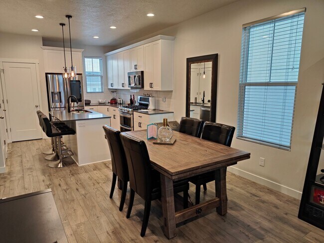 Building Photo - 10743 S Porcini Dr