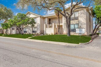 Building Photo - 165 W Rampart Dr