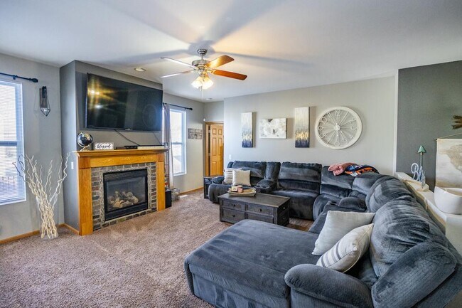Building Photo - 906 Mineral Dr