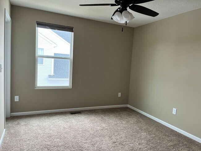 Building Photo - 165 Saddlebred Cir