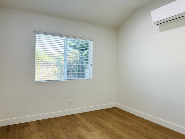 Building Photo - 2557 W Ave 31