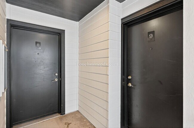 Building Photo - 5635 NE Glisan St