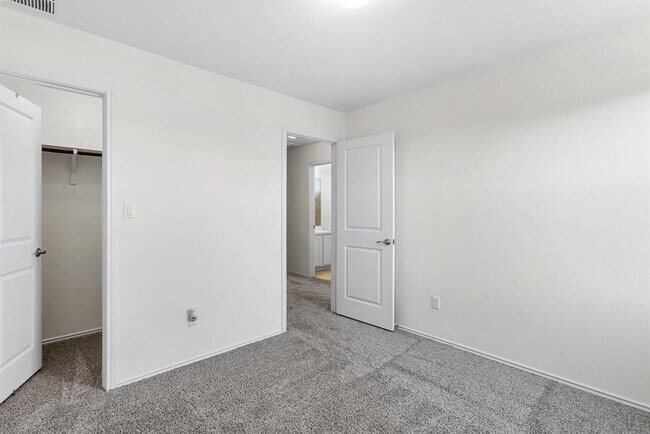 Building Photo - 189 Andross Ln