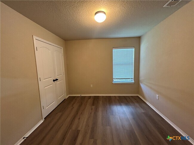 Building Photo - 201 Anne Louise Dr