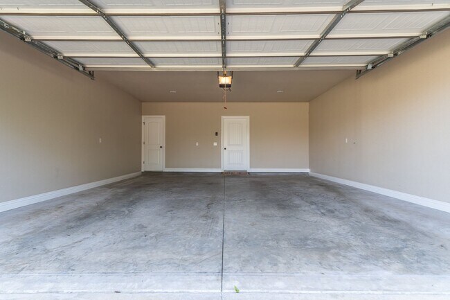 Building Photo - 543 N Salem Rd