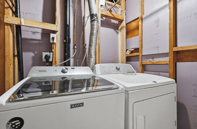 Building Photo - $2,040.95, 3-bed, 2-bathroom located in Colorado Springs with a large backyard