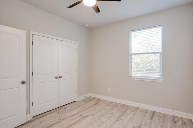 Building Photo - 5701 Cougar Dr