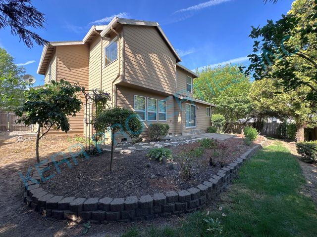 Building Photo - 781 SE Acacia Ln