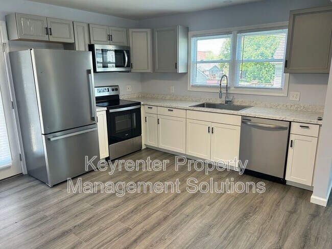 Building Photo - 421 N Charlotte Ave
