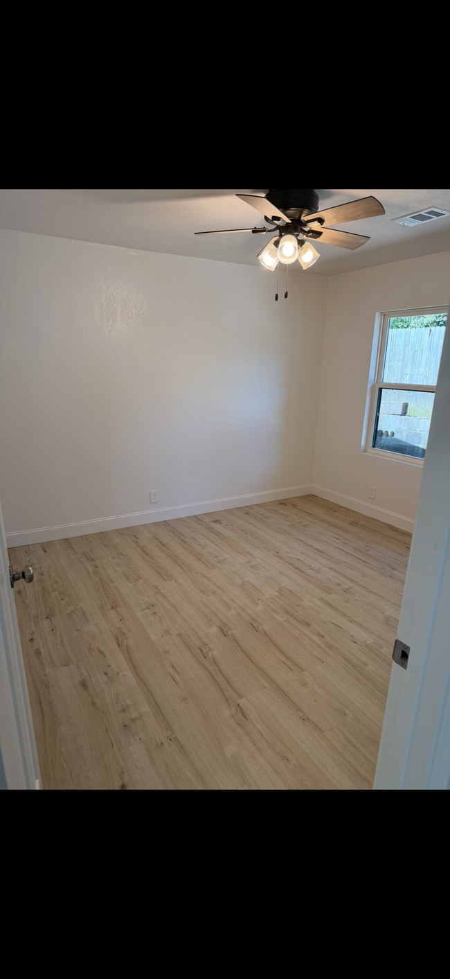 Building Photo - 112 Poplar St