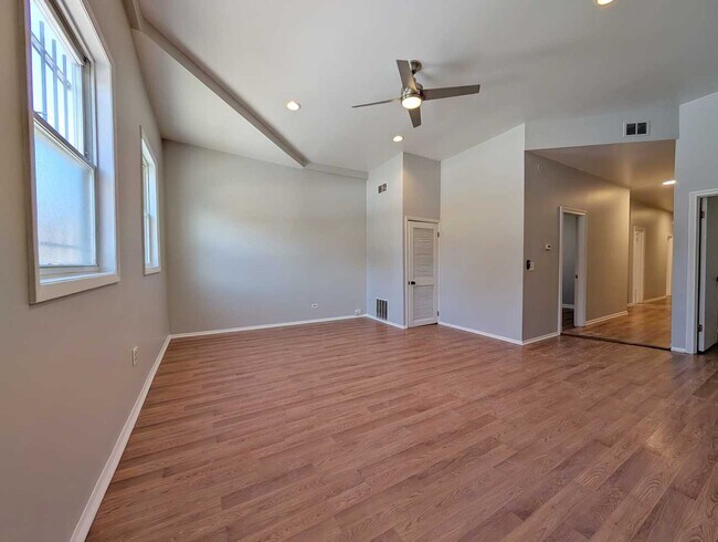 Building Photo - 1825 N Kedzie Ave