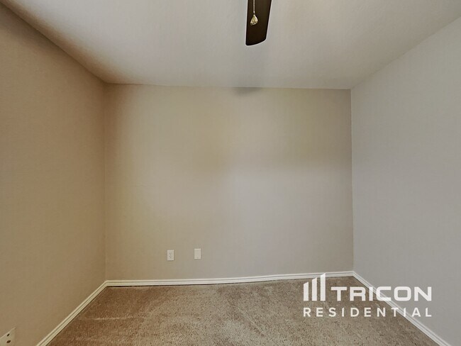 Building Photo - 2834 Coral Dr