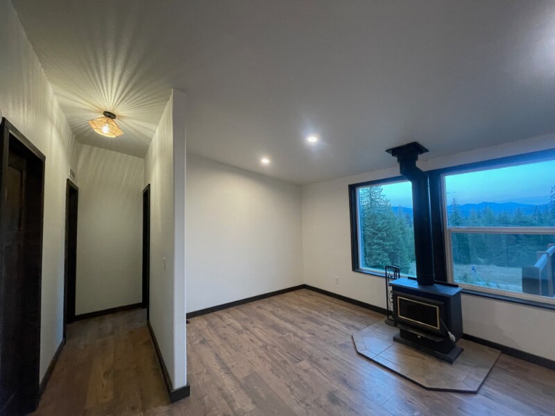 Building Photo - 194 Bergamot Dr