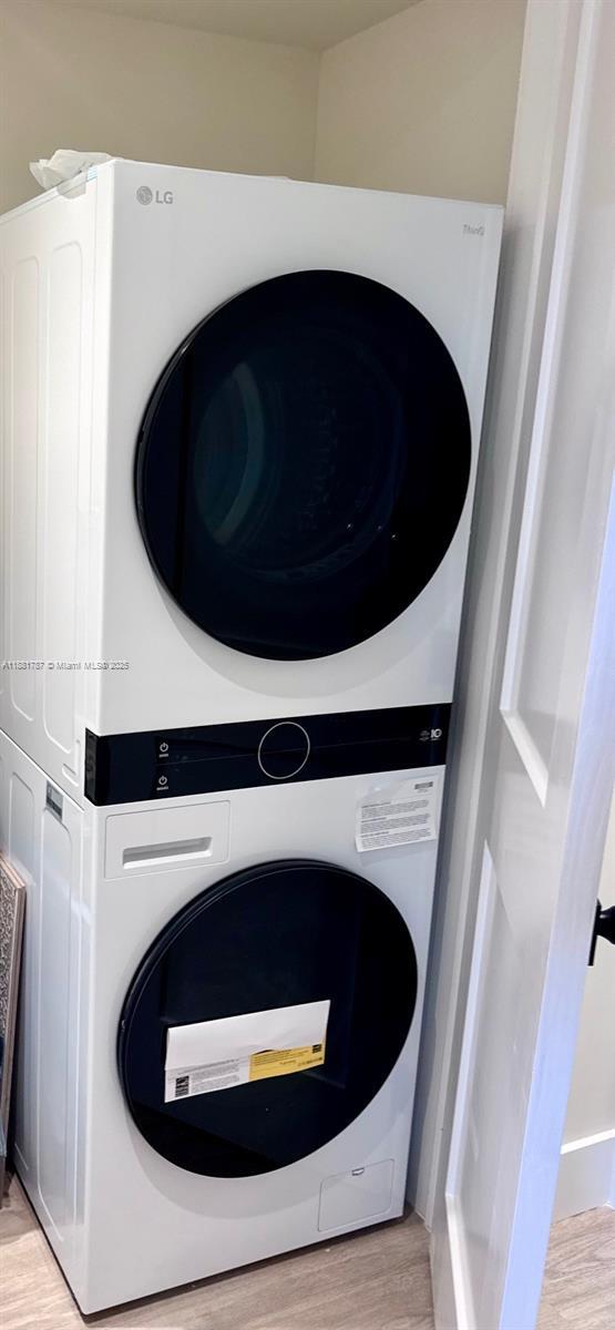 Building Photo - 90 Edgewater Dr