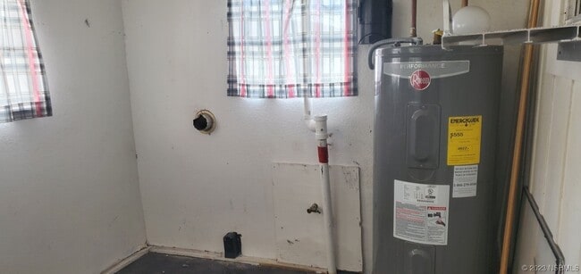 Building Photo - 666 Dora St