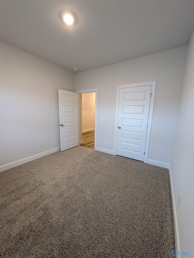 Building Photo - 336 Jackson Pt Cir