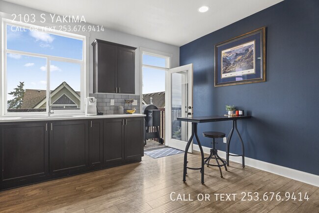 Building Photo - 2103 S Yakima-