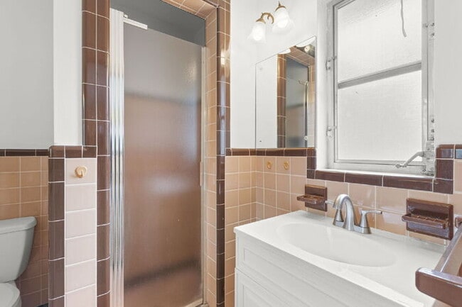 Building Photo - FULLY FENCED Home For Rent in Clearwater!