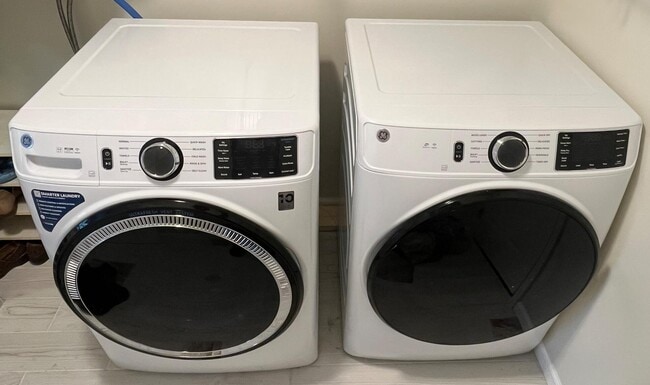 Building Photo - 2713 Misty Flower Dr