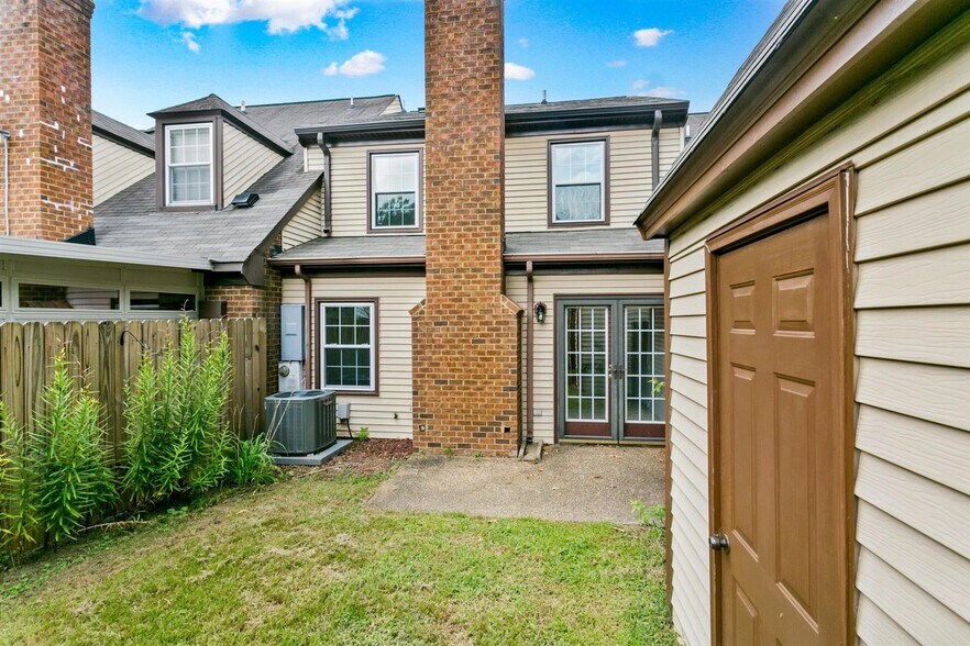 Building Photo - 117 Wellesley Dr