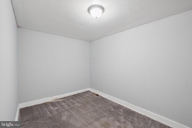 Building Photo - 1316 W Clementine St