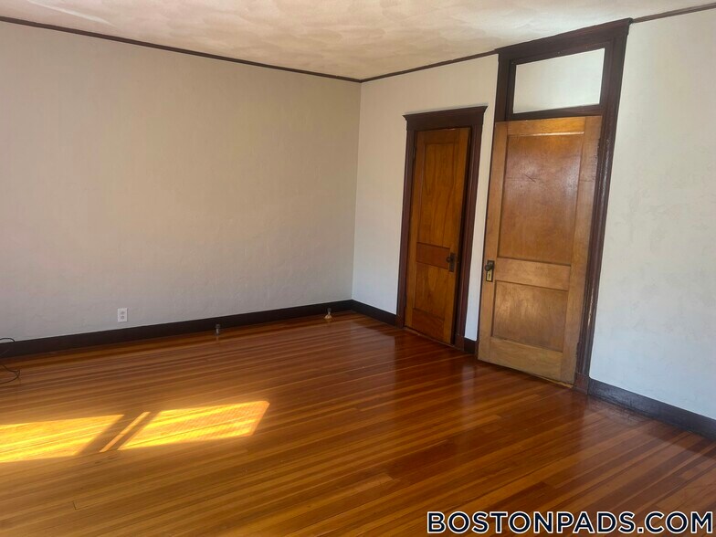 Building Photo - 225A Walnut Ave