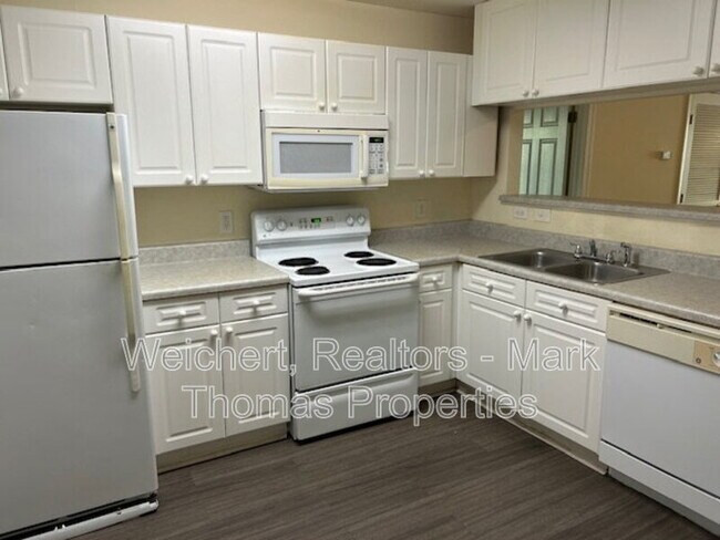 Building Photo - 929 Morreene Rd