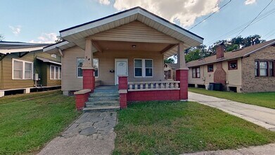Building Photo - 5-Bedroom Home in Springfield!