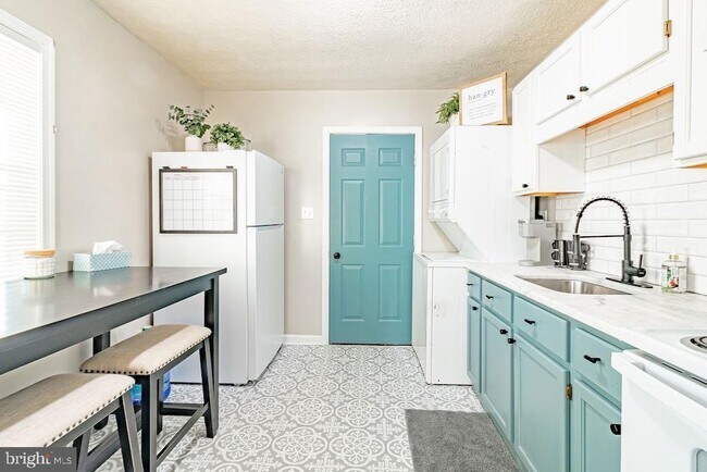 Building Photo - 45302 Bloch Ave