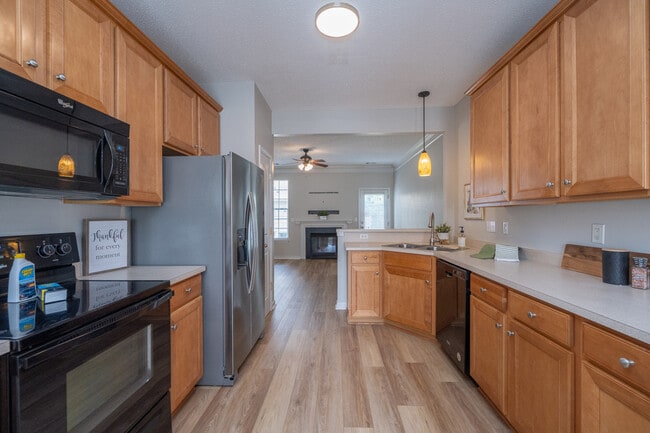 Building Photo - 25 Stratus Ct