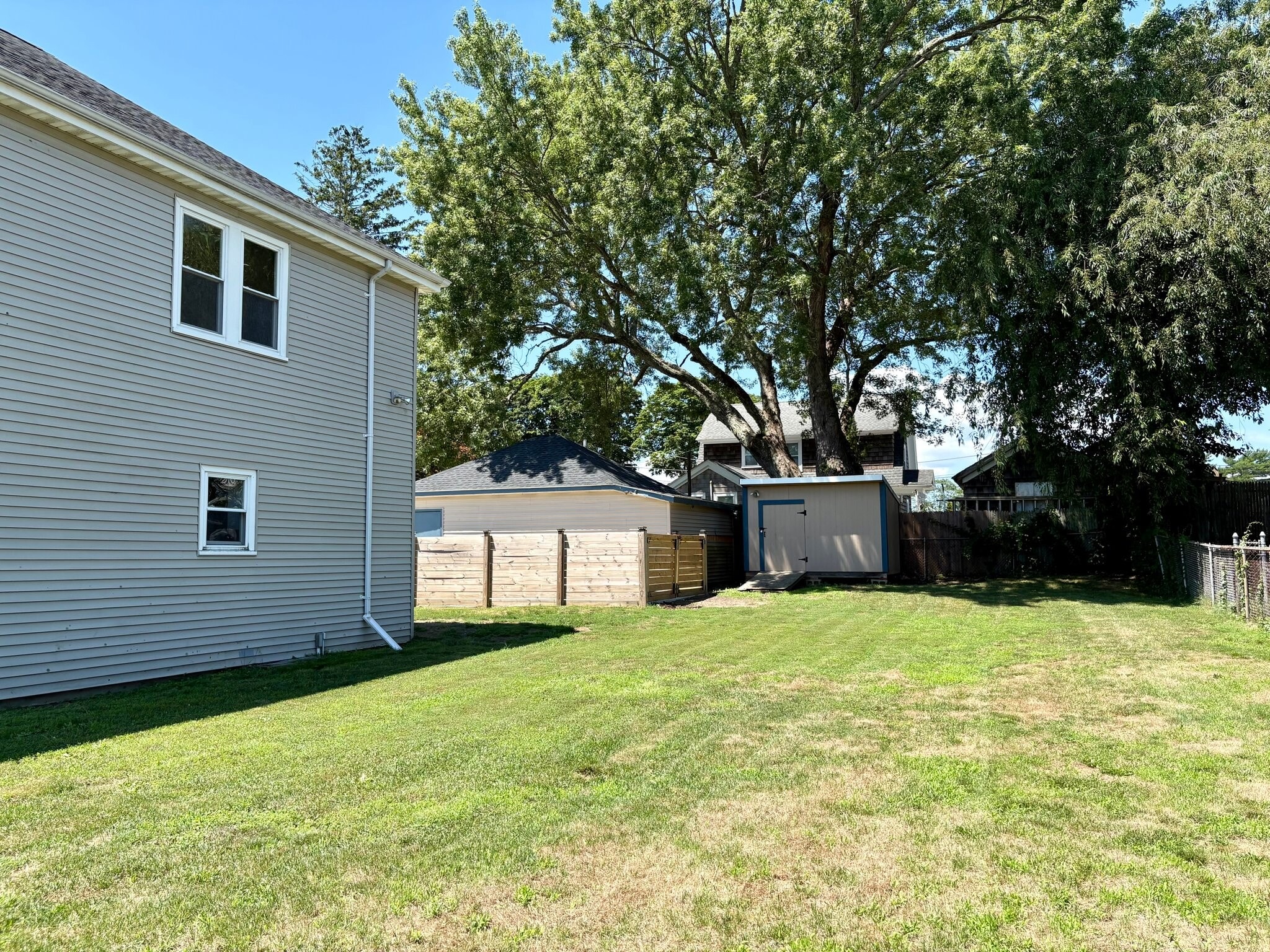 Building Photo - 163 Macomber Ave