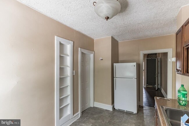 Building Photo - 4812 E Roosevelt Blvd