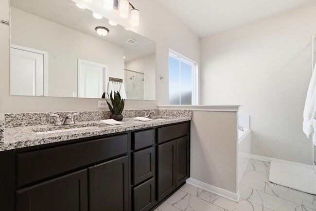Building Photo - 1318 Kingsgate Dr