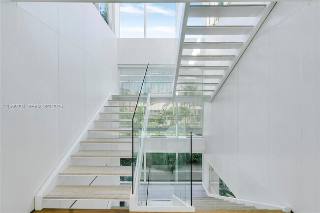 Building Photo - 440 S Mashta Dr