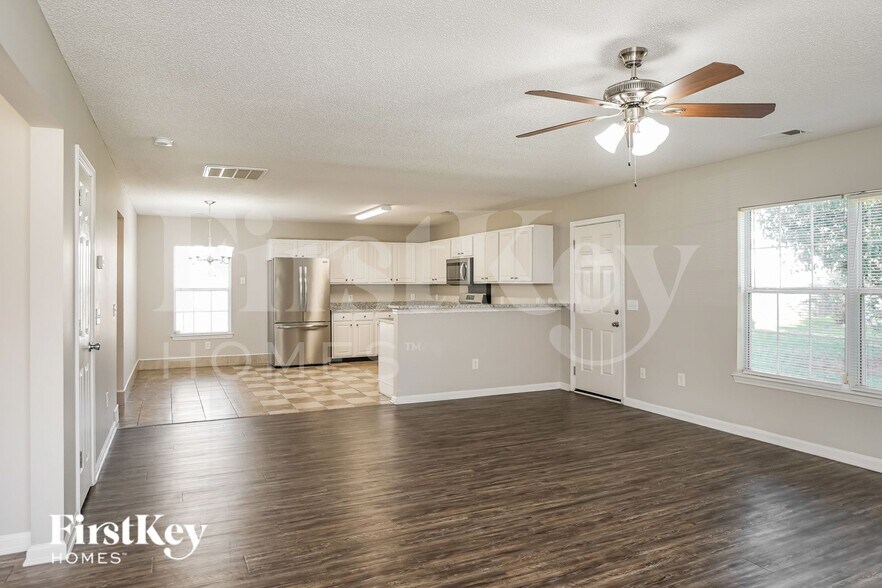 Building Photo - 1000 Golden Aspen Dr