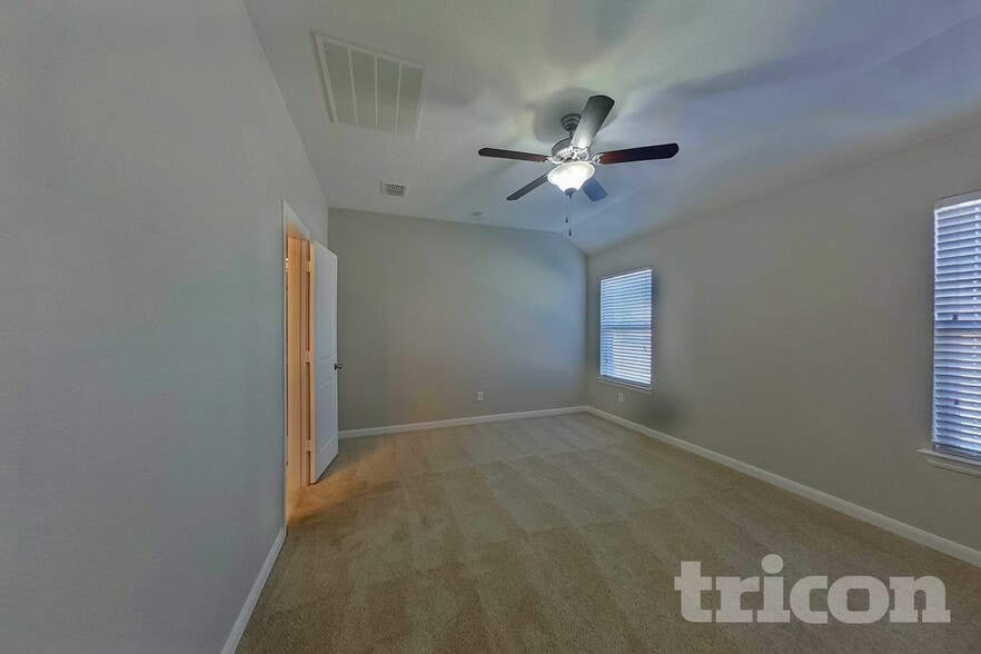 Building Photo - 1214 Cres View Dr